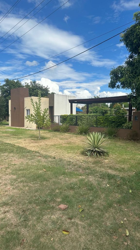 Quincho con 2 dormis,piscina,parrilla horno a leña. Exelente estado!