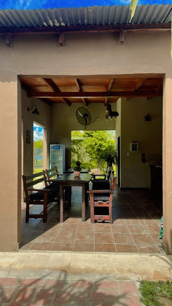 Quincho con 2 dormis,piscina,parrilla horno a leña. Exelente estado!