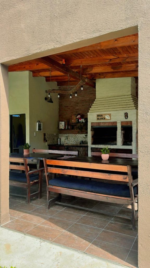 Quincho con 2 dormis,piscina,parrilla horno a leña. Exelente estado!