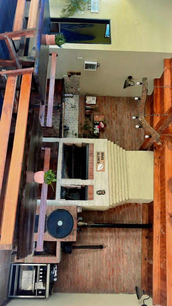 Quincho con 2 dormis,piscina,parrilla horno a leña. Exelente estado!