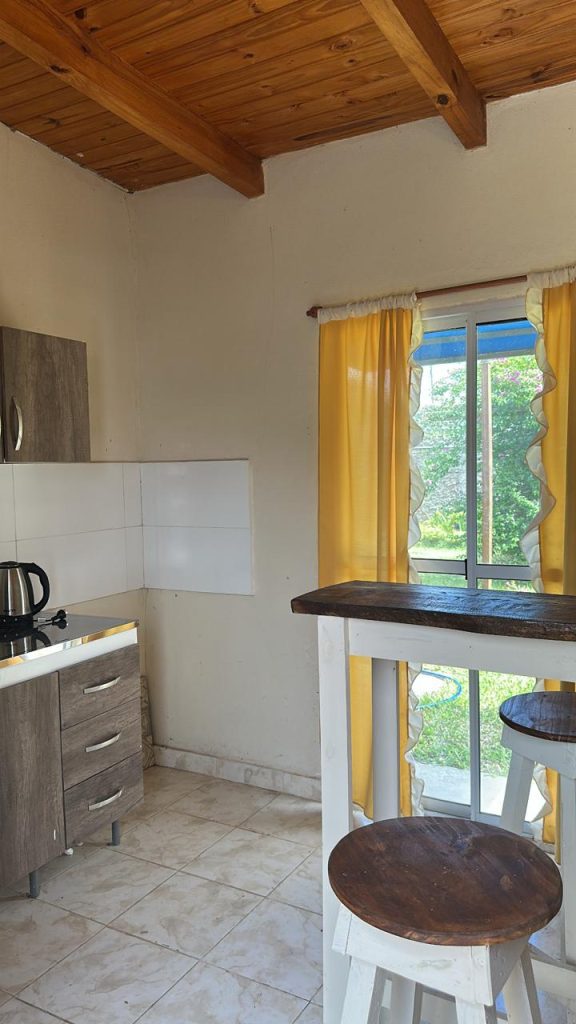 Quincho con 2 dormis,piscina,parrilla horno a leña. Exelente estado!