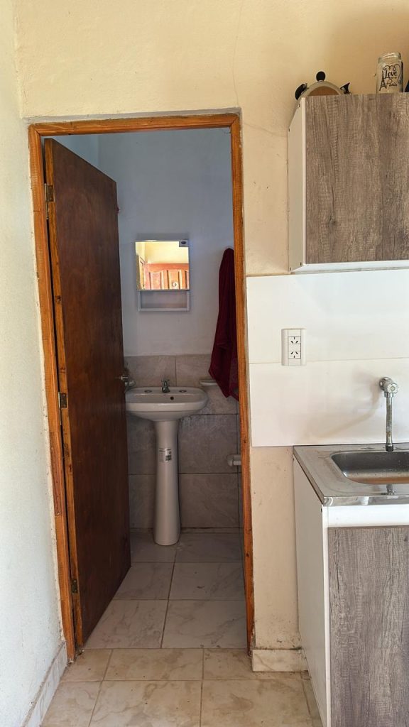 Quincho con 2 dormis,piscina,parrilla horno a leña. Exelente estado!