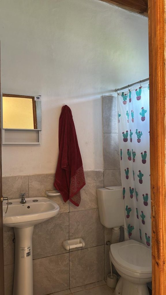 Quincho con 2 dormis,piscina,parrilla horno a leña. Exelente estado!