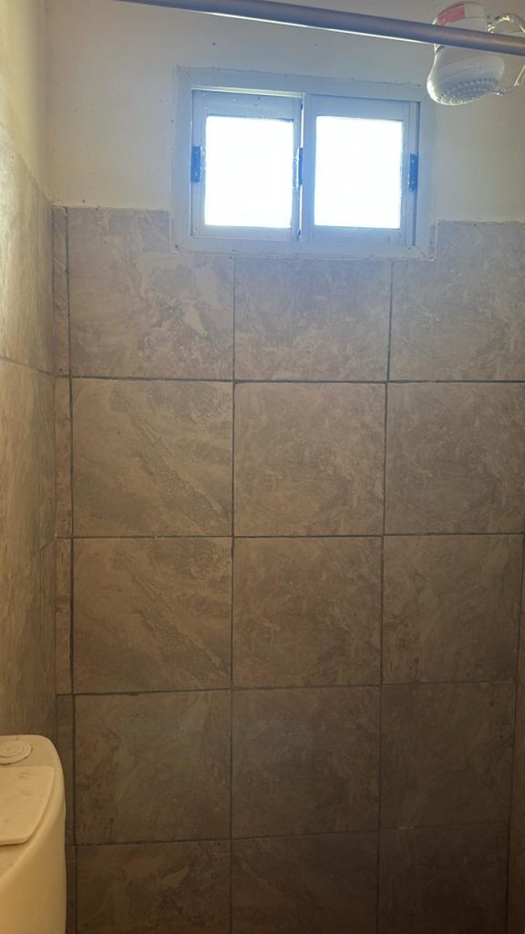 Quincho con 2 dormis,piscina,parrilla horno a leña. Exelente estado!