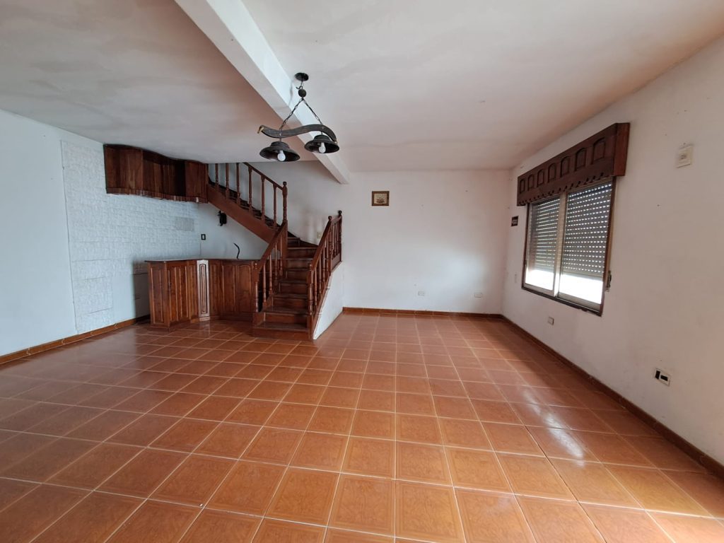 Venta de casa en jose c paz. Céntrico/ precio charlable