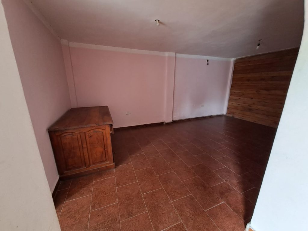 Venta de casa en jose c paz. Céntrico/ precio charlable