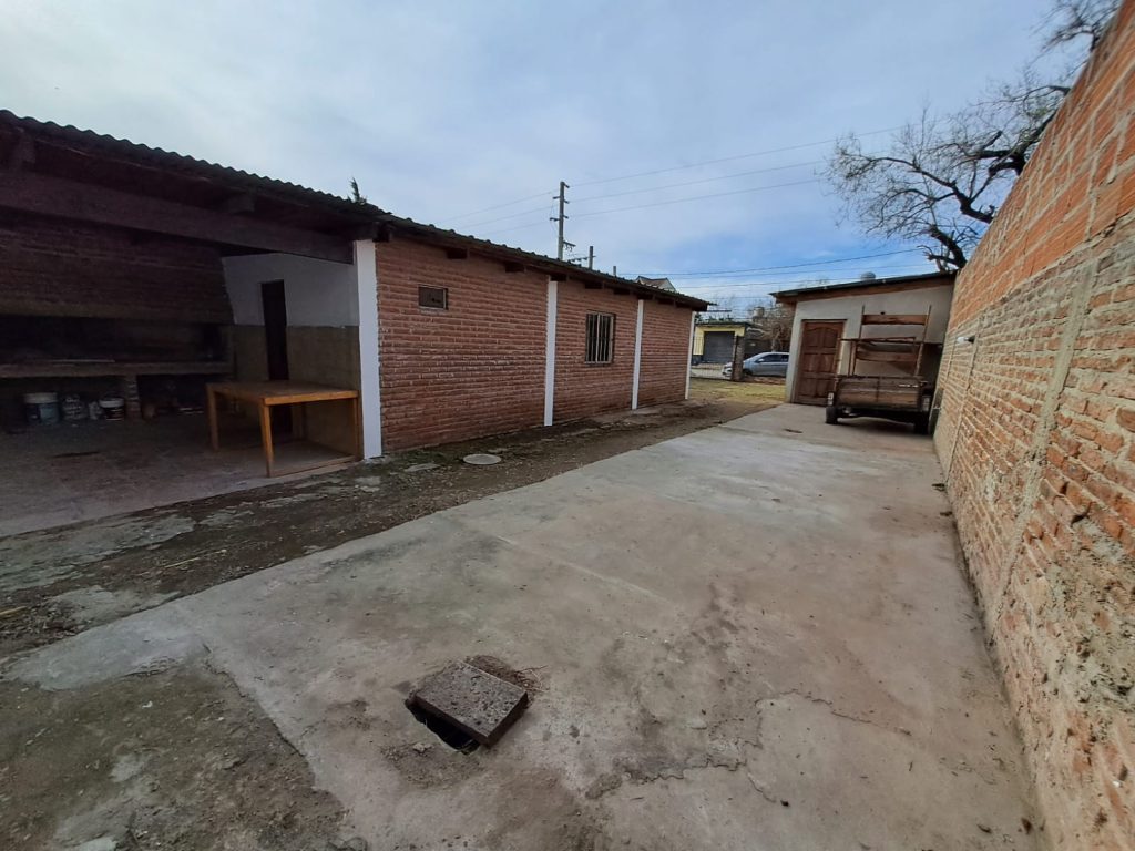 Venta de casa en jose c paz. Céntrico/ precio charlable