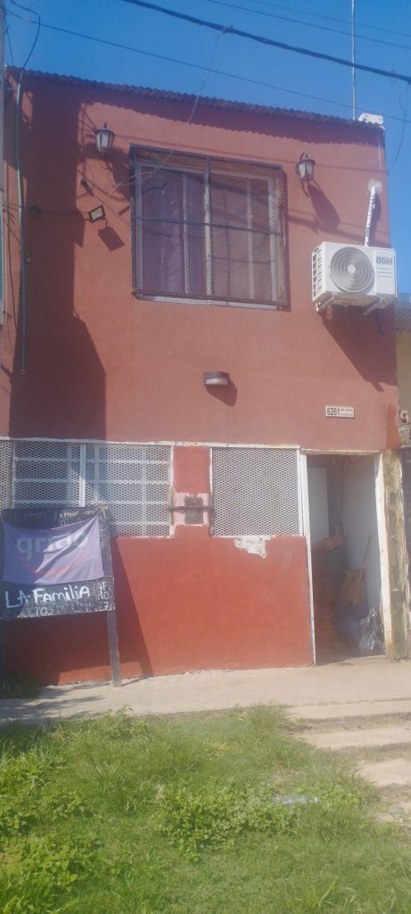 Casa 2 plantas con local