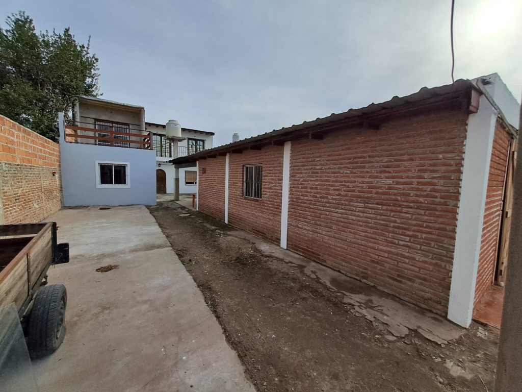 Venta de casa en jose c paz. Céntrico/ precio charlable