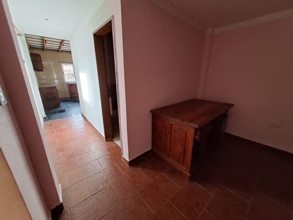 Venta de casa en jose c paz. Céntrico/ precio charlable