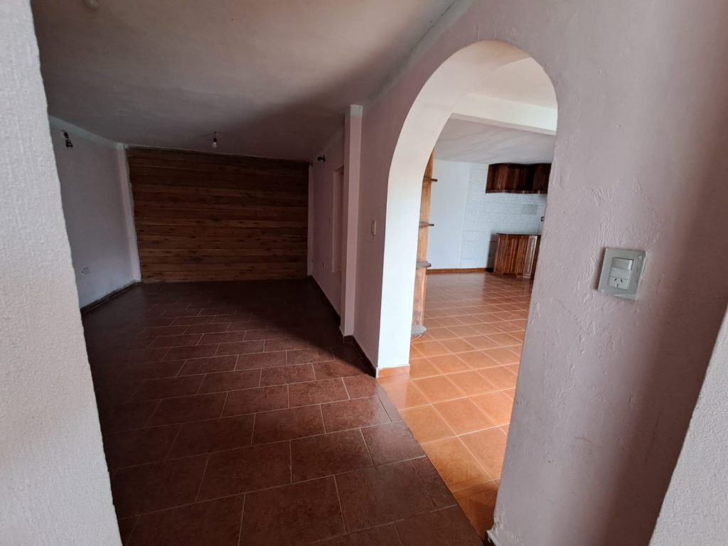 Venta de casa en jose c paz. Céntrico/ precio charlable