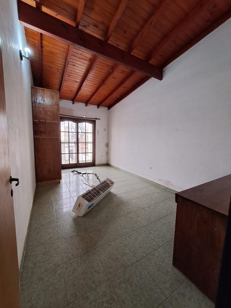 Venta de casa en jose c paz. Céntrico/ precio charlable