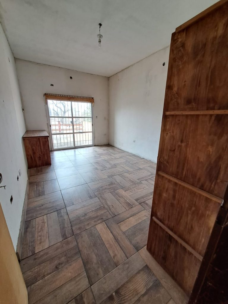 Venta de casa en jose c paz. Céntrico/ precio charlable