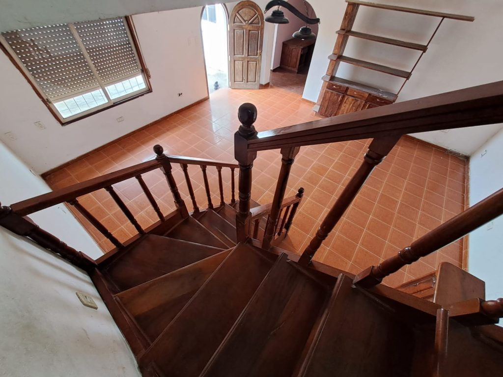 Venta de casa en jose c paz. Céntrico/ precio charlable
