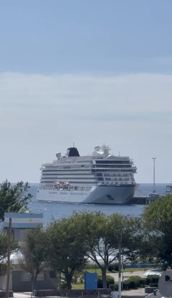 Departamento de tres ambientes en venta con linda vista al mar