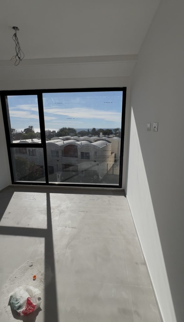 Departamento de tres ambientes en venta con linda vista al mar