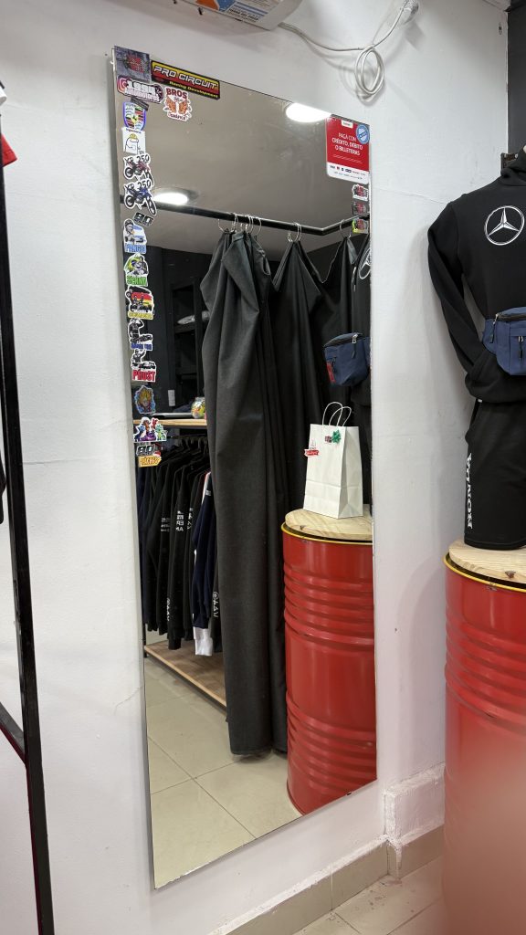 Última Vuelta Indumentaria, un local innovador sin competencias en la zona ni en