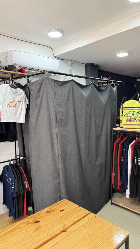 Última Vuelta Indumentaria, un local innovador sin competencias en la zona ni en