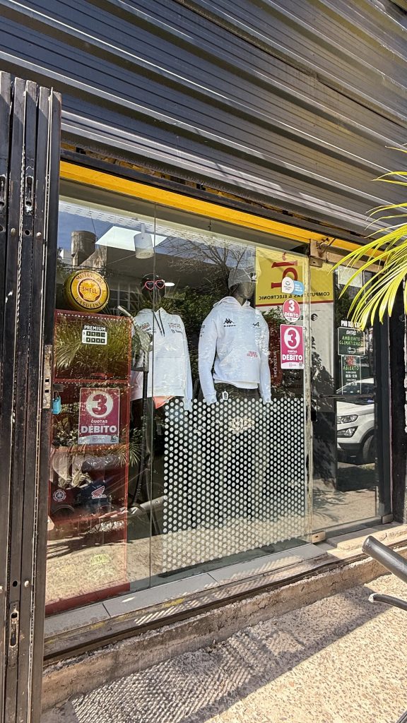 Última Vuelta Indumentaria, un local innovador sin competencias en la zona ni en