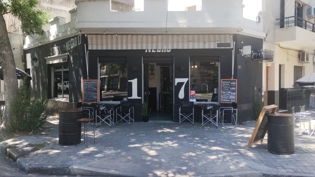 Venta fondo de comercio de bar, cafetería y cervecería en Pichincha,habilitación