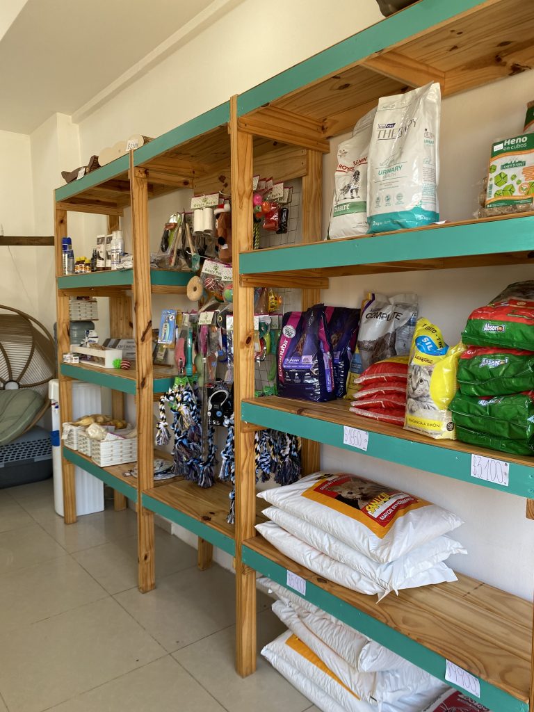 Peluquería canina y pet shop