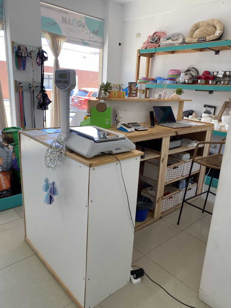 Peluquería canina y pet shop