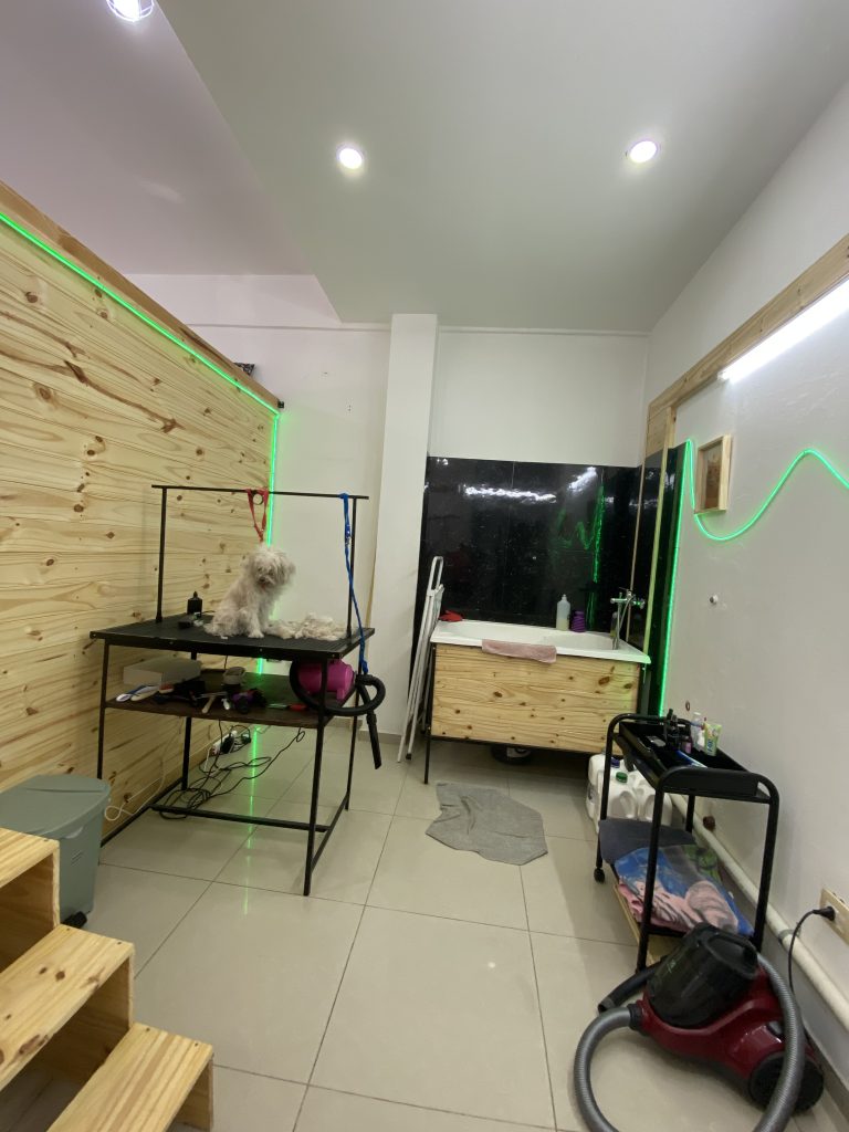 Peluquería canina y pet shop
