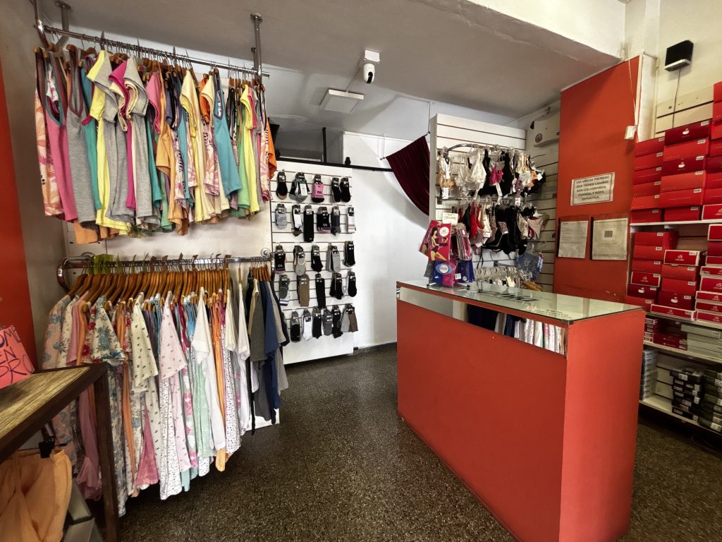 VENDO LENCERIA CON 18 AÑOS DE ANTIGUEDAD