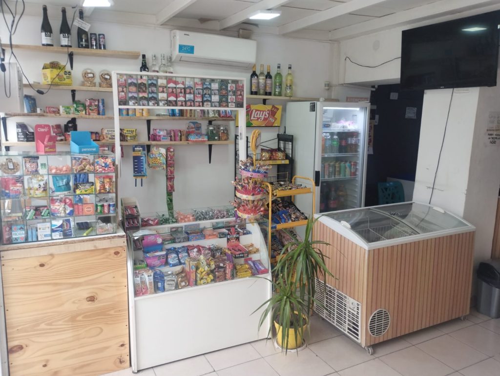 Cafeteria, heladeria y kiosco