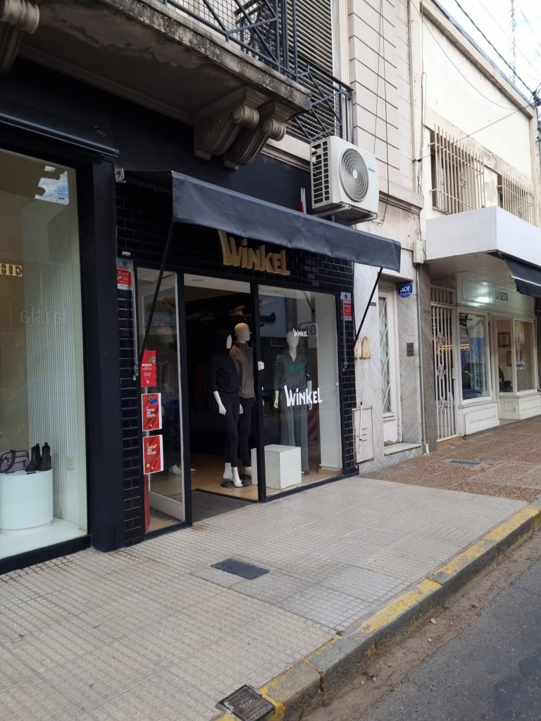 INDUMENTARIA DEPORTIVA - WINKEL