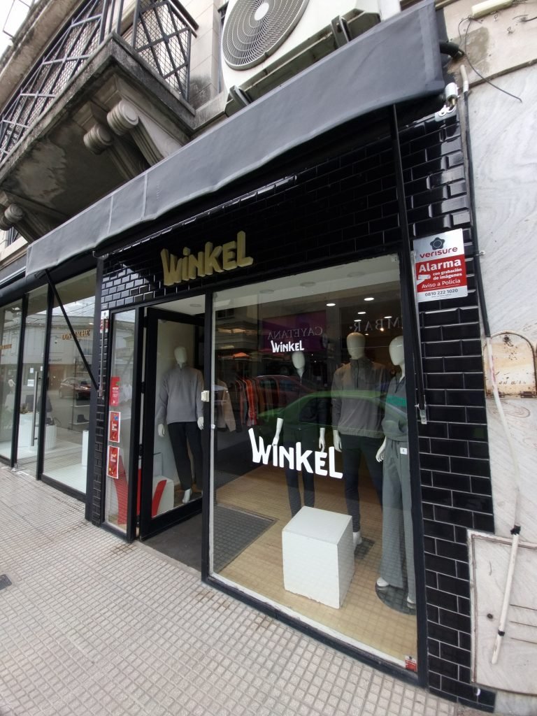 INDUMENTARIA DEPORTIVA - WINKEL
