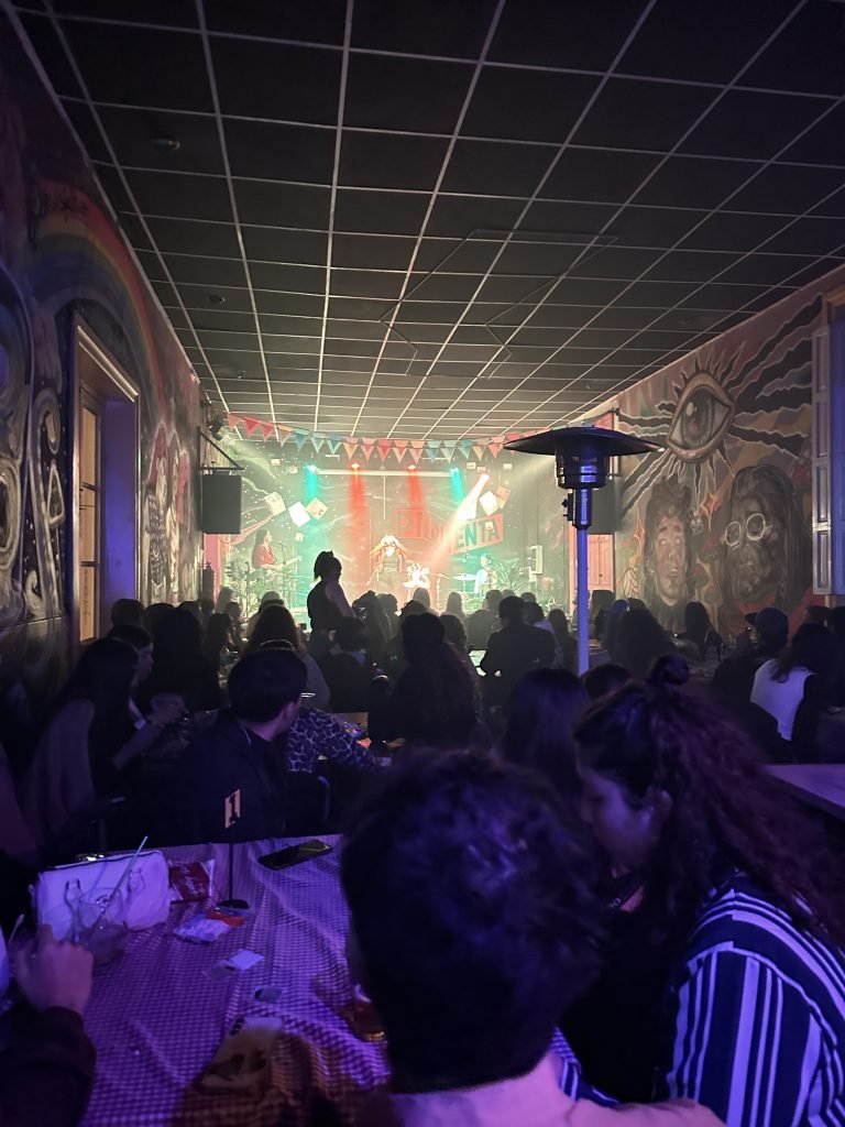 VENDO FONDO DE COMERCIO BAR, ESPACIO CULTURAL, CAFE AL PASO
