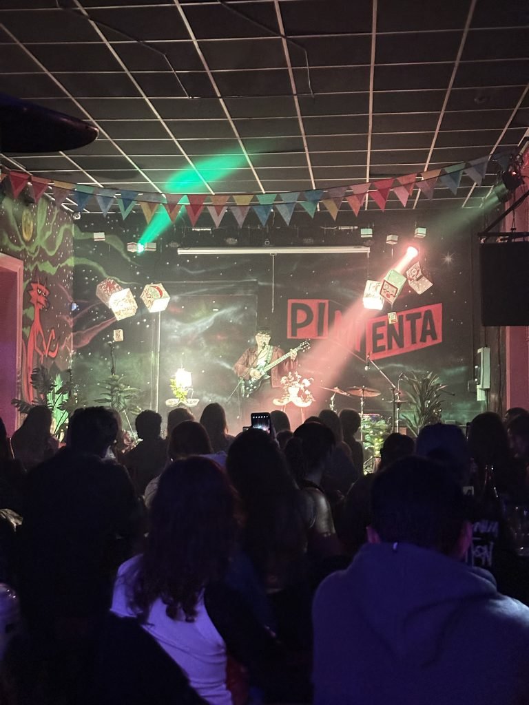 VENDO FONDO DE COMERCIO BAR, ESPACIO CULTURAL, CAFE AL PASO
