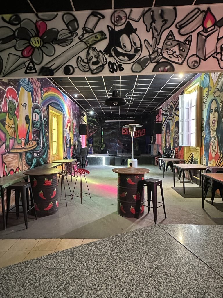 VENDO FONDO DE COMERCIO BAR, ESPACIO CULTURAL, CAFE AL PASO