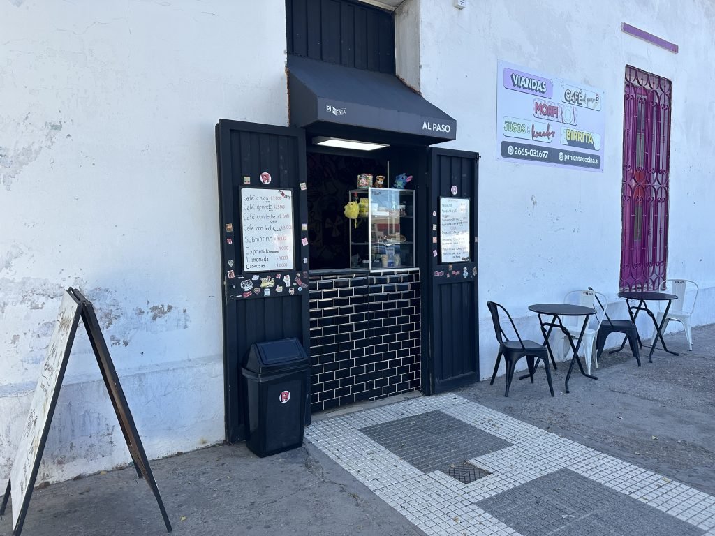 VENDO FONDO DE COMERCIO BAR, ESPACIO CULTURAL, CAFE AL PASO