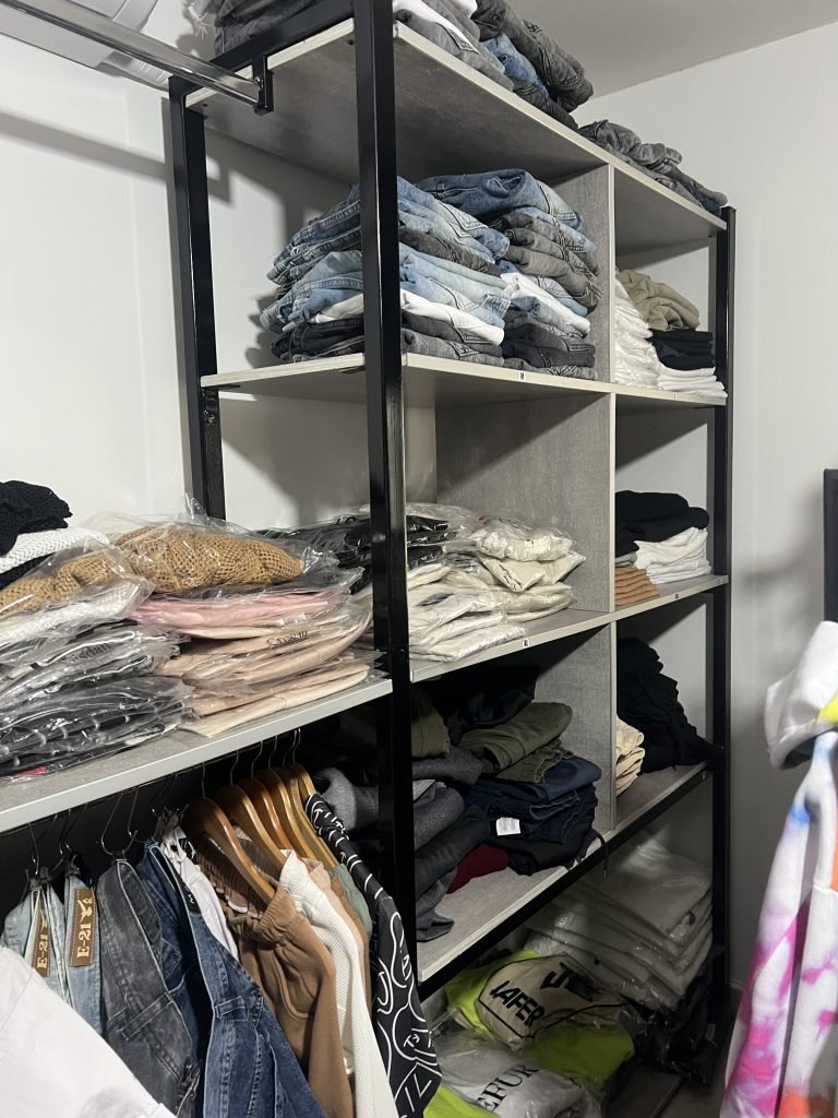 Vendo indumentaria masculina y mobiliario