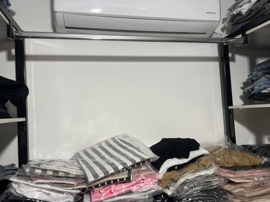Vendo indumentaria masculina y mobiliario