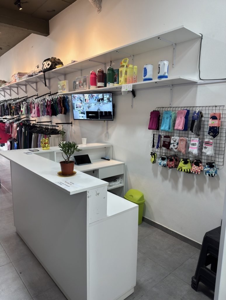 Vendo fondo de comercio indumentaria deportiva